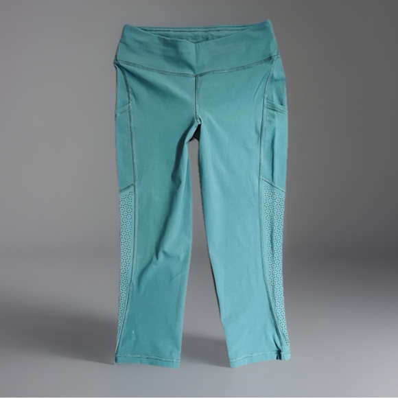 Vintage Lululemon size 6, teal mesh eyelet eyelet accent cropped leggings - Picture 1 of 10